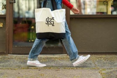 Strong Kitchen tote bag, on the go